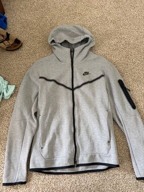 gray nike tech men’s/womens (fits both)